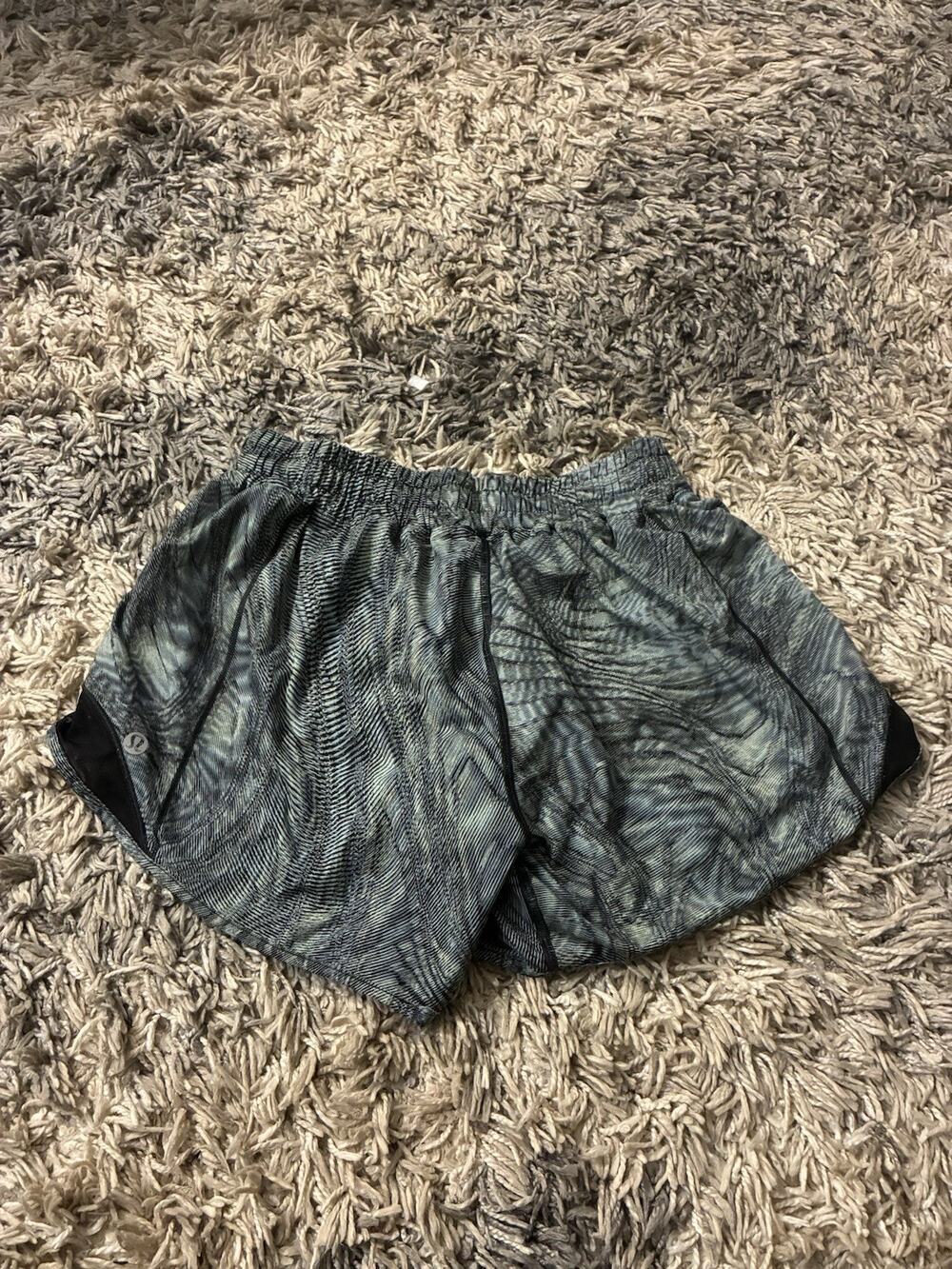 Lululemon Hotty Hot Low Rise Short 4" Dimensional Icing Blue Multi Black Size 6